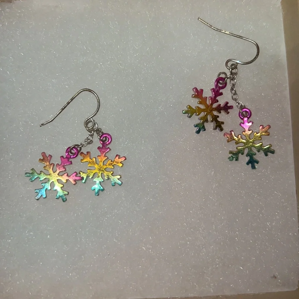Undee bandz skating necklace, snowflake earrings & barette